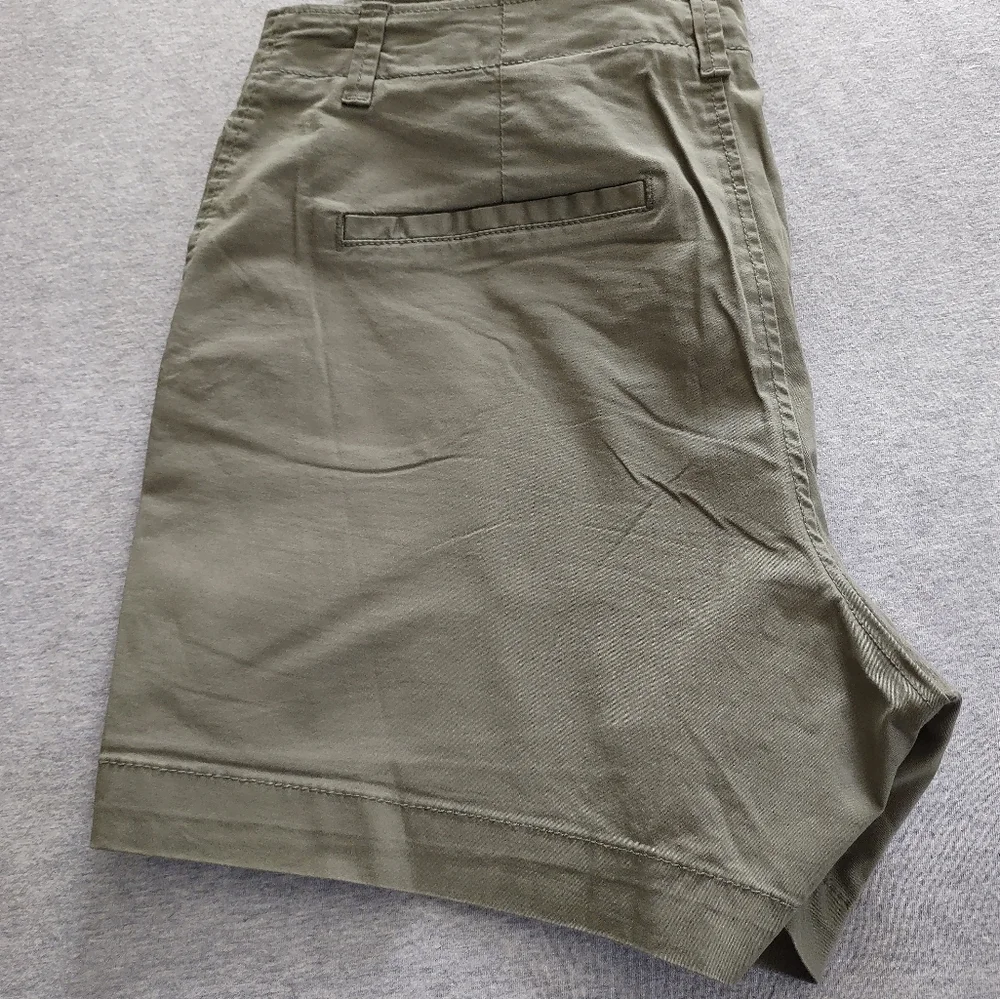 Shorts - Picture 3 of 4